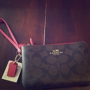Coach wristlet! New with tag!!